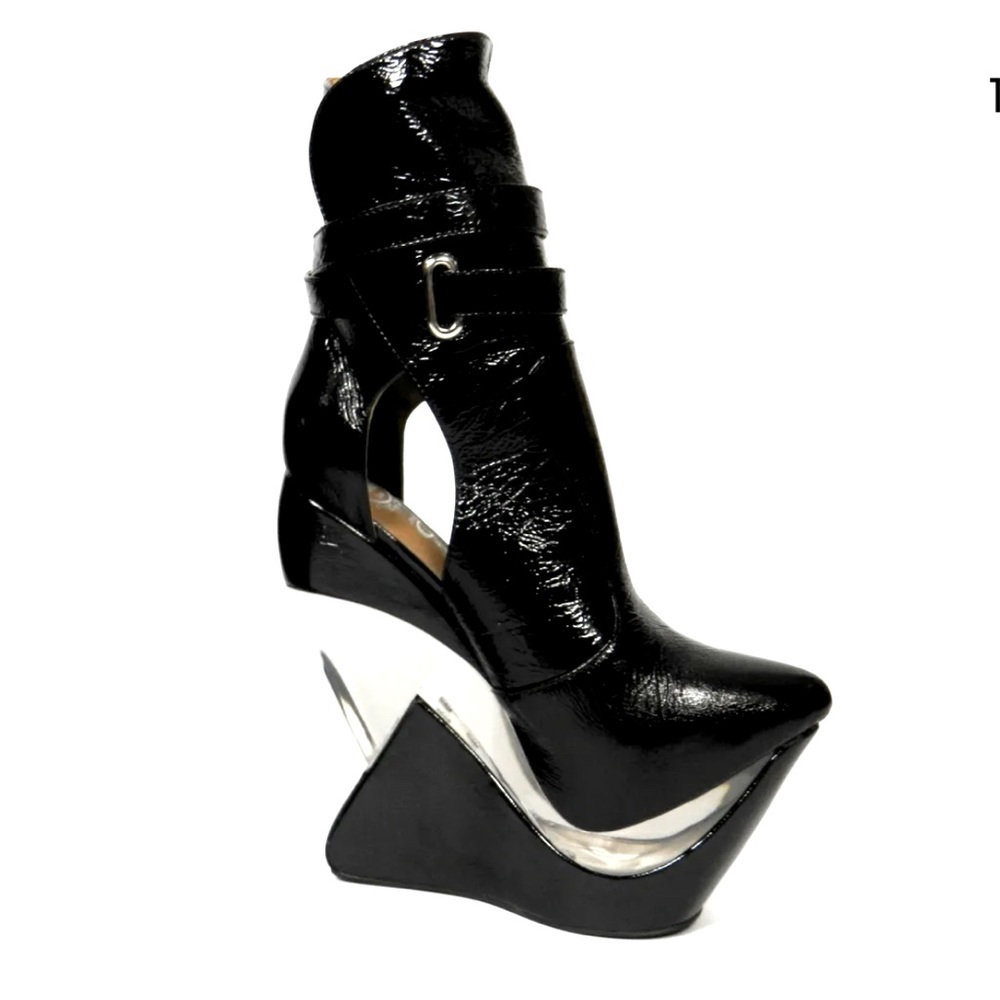 SOLD on Vestiaire Collective todayJEFFREY CAMPBELL ZANDER- BLACK PATENT BOOTS